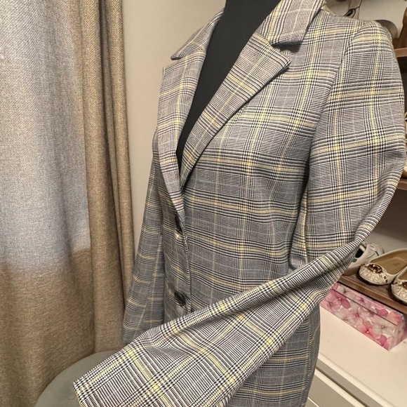 Gray blazer, no tag but never worn - Picture 2 of 3